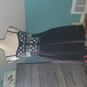 SUPER CUTE BLACK AND WHITE  SKATER DRESS🌹🌹